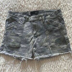 Kut from the Kloth Women's Camo Cargo Shorts